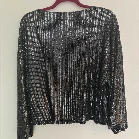Cupcakes and Cashmere Sequin Blouse Black Silver NWT Size M - Picture 5 of 8